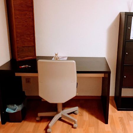 Budget Rooms In Halle With Shared Bathroom, Free Wifi, Netflix & Ipad Exterior photo