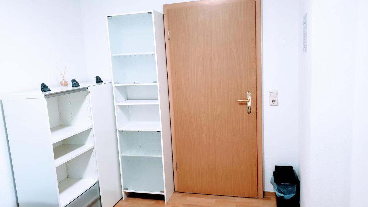 Budget Rooms In Halle With Shared Bathroom, Free Wifi, Netflix & Ipad Exterior photo
