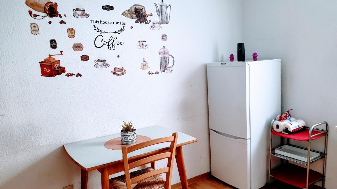 Budget Rooms In Halle With Shared Bathroom, Free Wifi, Netflix & Ipad Exterior photo