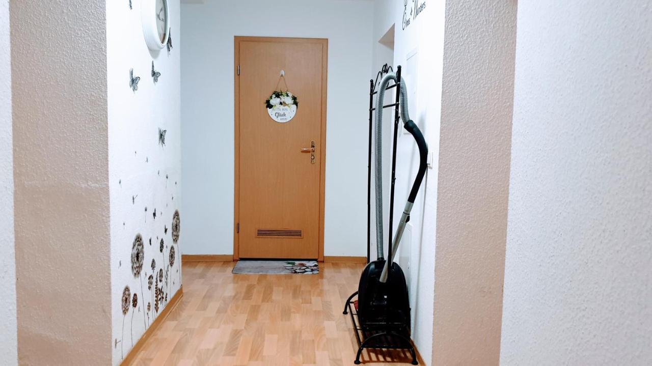 Budget Rooms In Halle With Shared Bathroom, Free Wifi, Netflix & Ipad Exterior photo